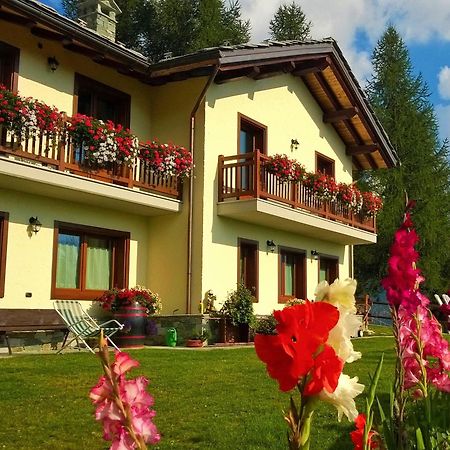 Le Coin Des Melezes - Nature & Trek - Camere In Baita Di Montagna บรุสซอน ภายนอก รูปภาพ