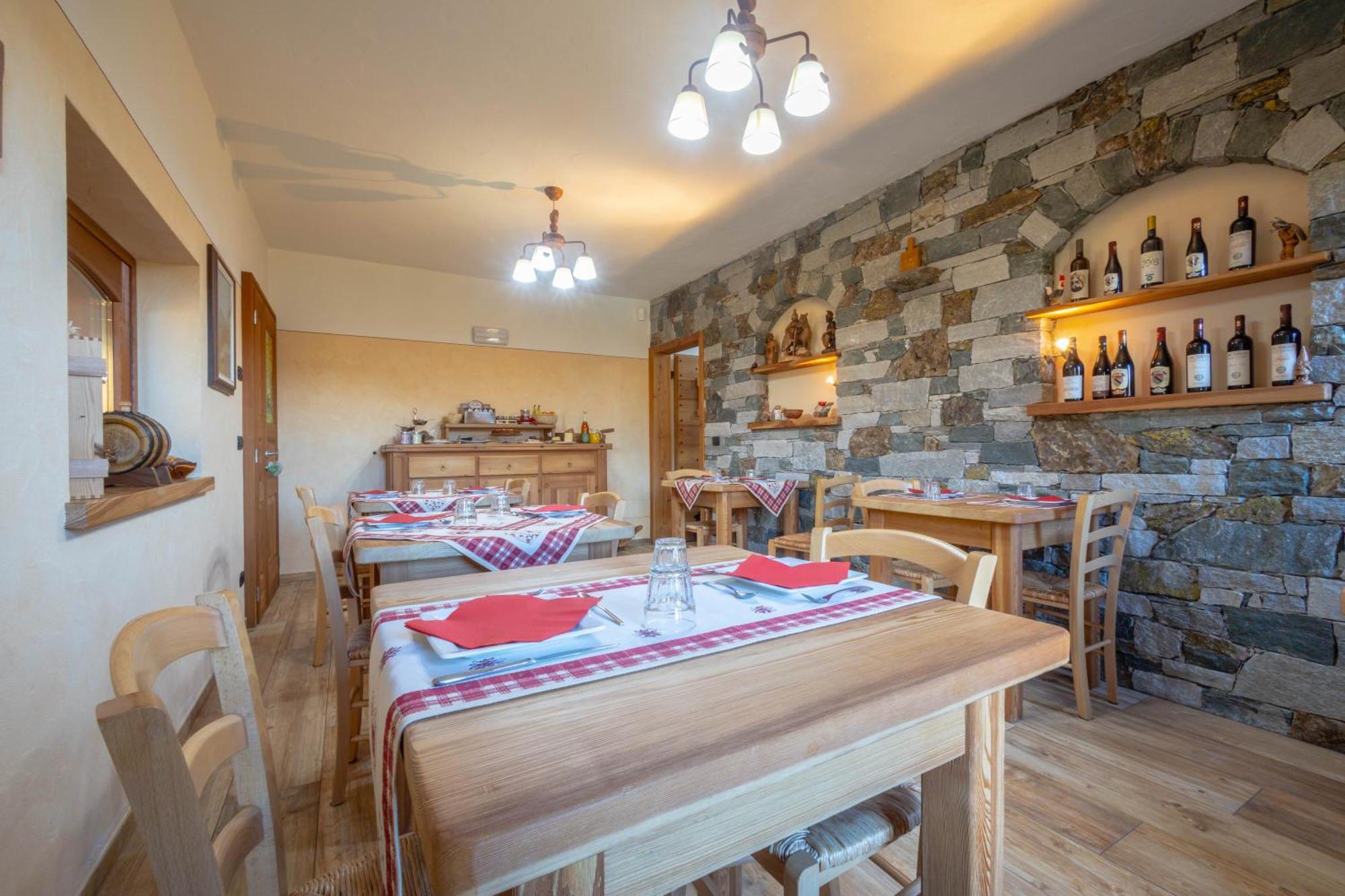 Le Coin Des Melezes - Nature & Trek - Camere In Baita Di Montagna บรุสซอน ภายนอก รูปภาพ