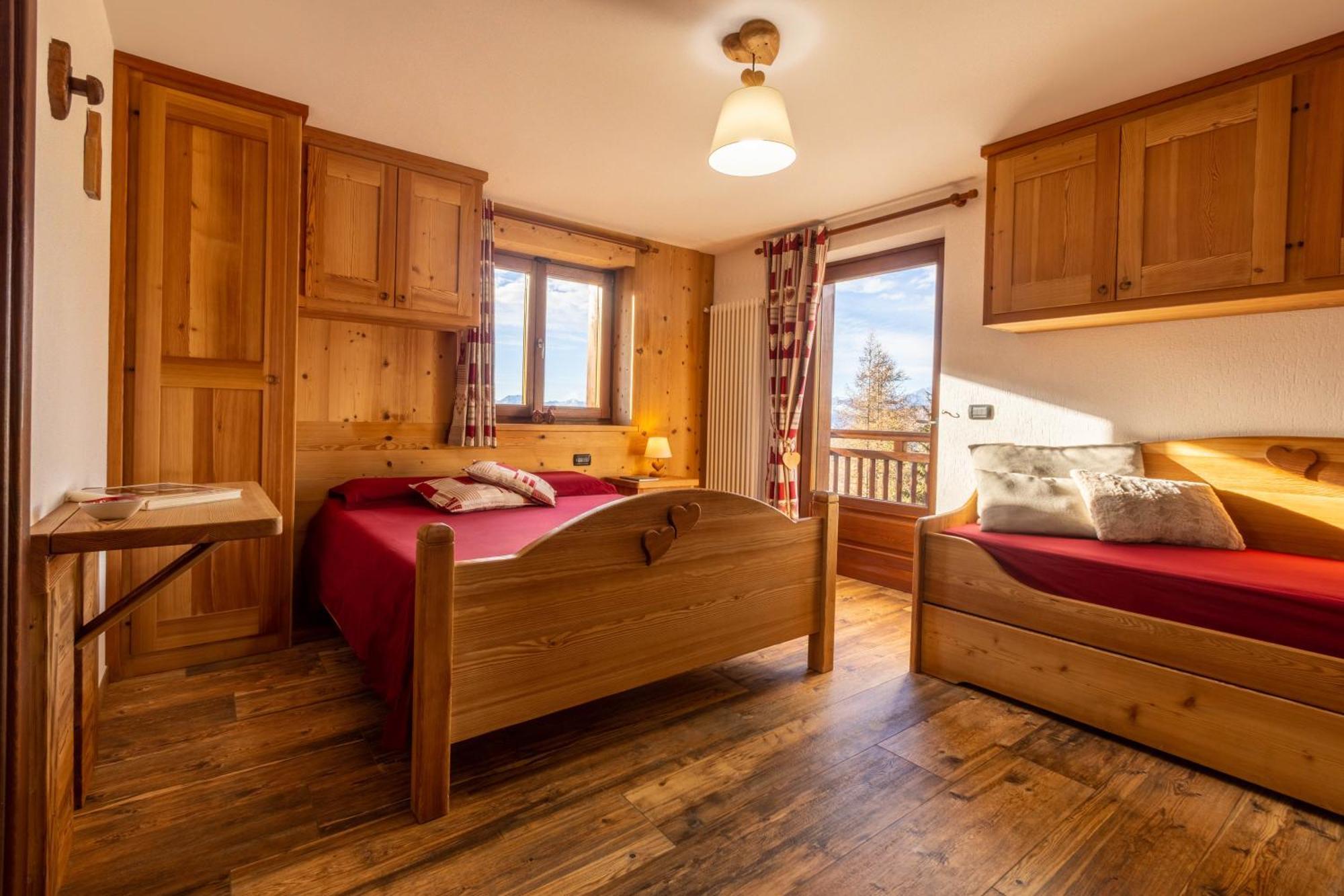 Le Coin Des Melezes - Nature & Trek - Camere In Baita Di Montagna บรุสซอน ภายนอก รูปภาพ