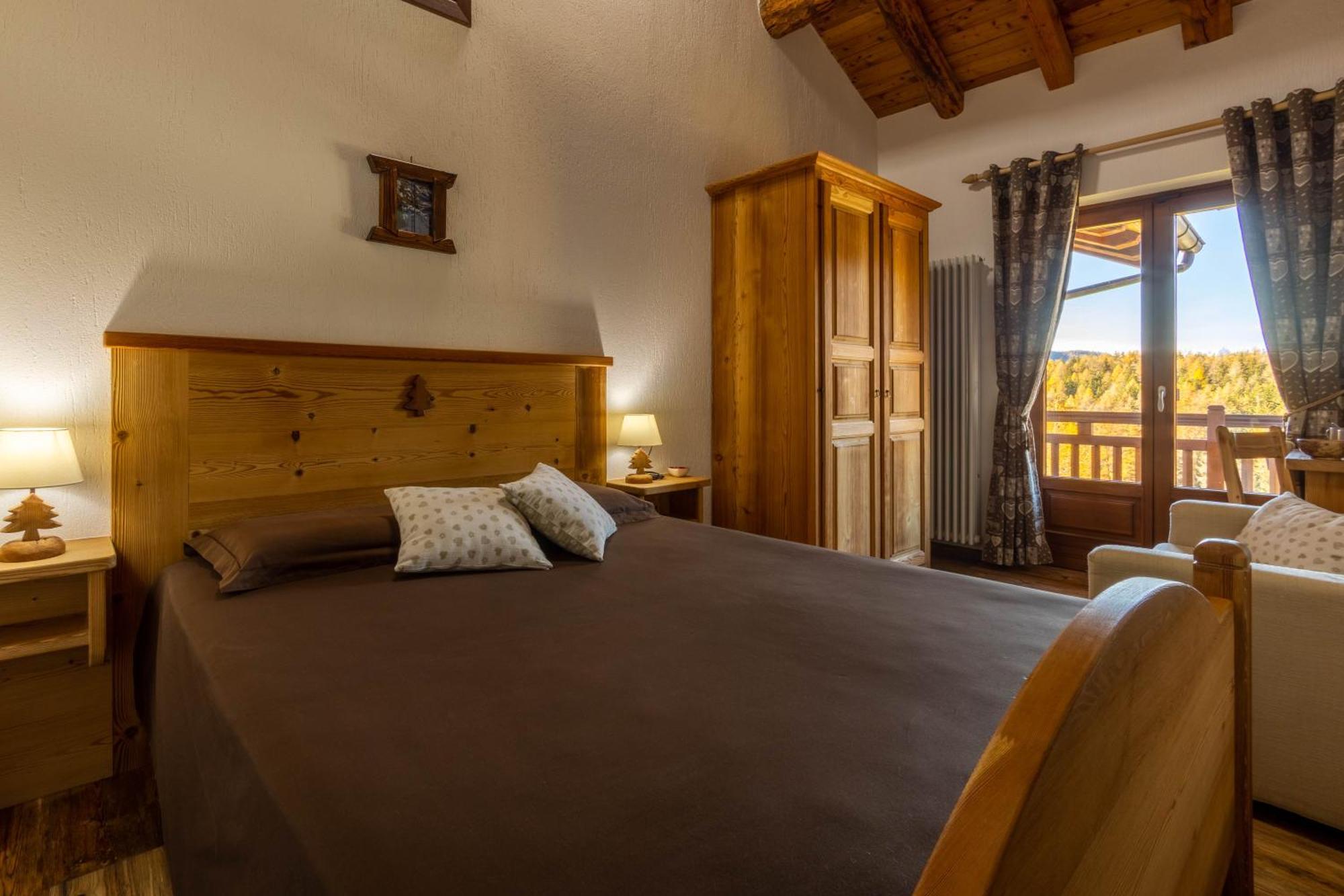 Le Coin Des Melezes - Nature & Trek - Camere In Baita Di Montagna บรุสซอน ภายนอก รูปภาพ