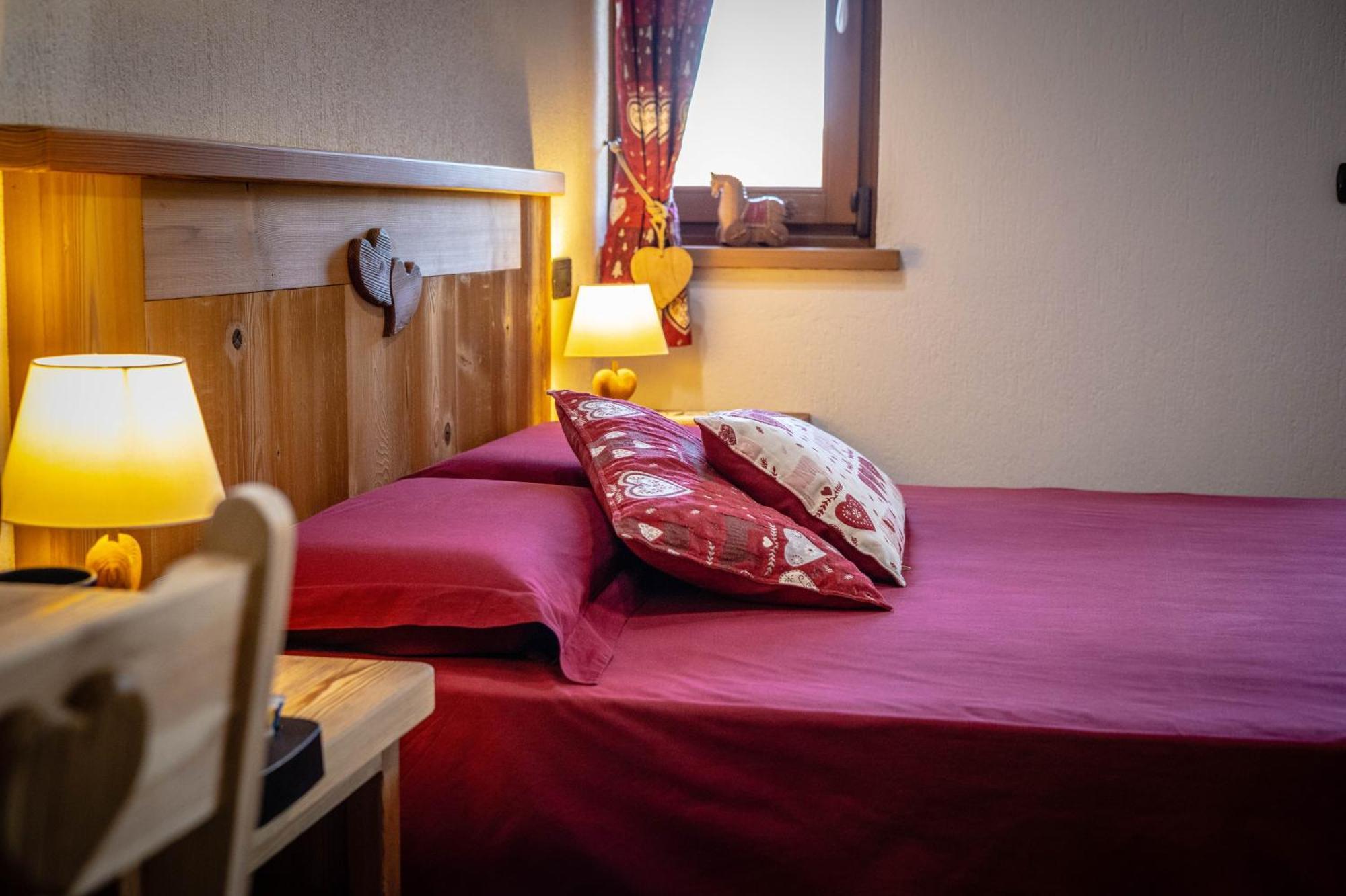 Le Coin Des Melezes - Nature & Trek - Camere In Baita Di Montagna บรุสซอน ภายนอก รูปภาพ
