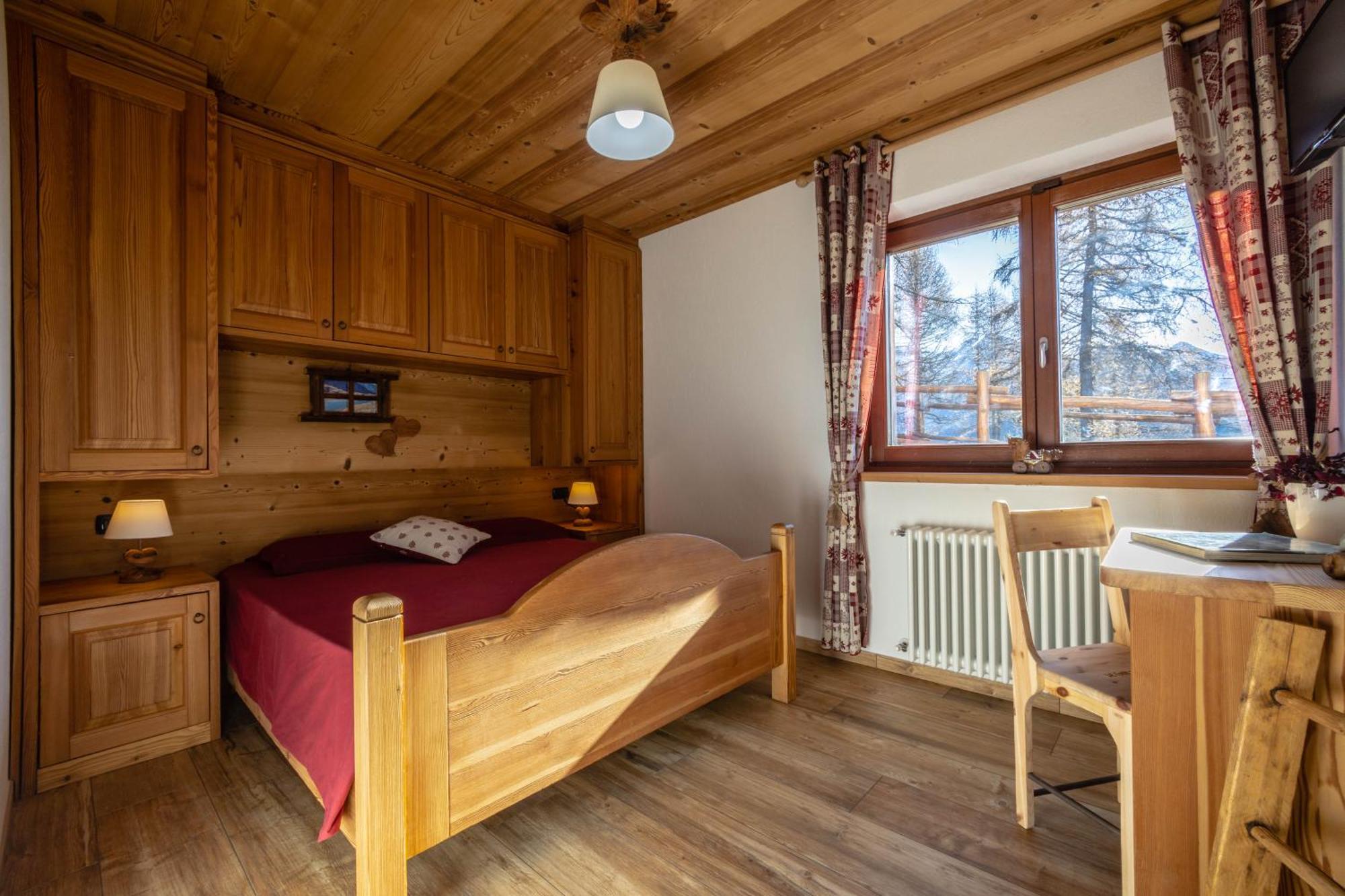 Le Coin Des Melezes - Nature & Trek - Camere In Baita Di Montagna บรุสซอน ภายนอก รูปภาพ