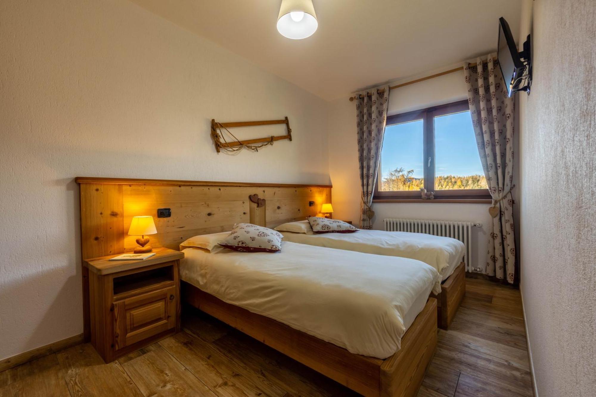 Le Coin Des Melezes - Nature & Trek - Camere In Baita Di Montagna บรุสซอน ภายนอก รูปภาพ