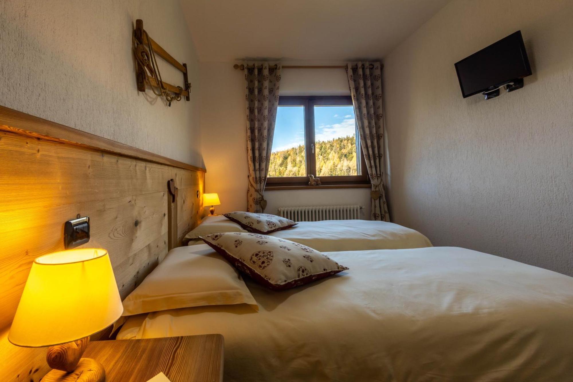 Le Coin Des Melezes - Nature & Trek - Camere In Baita Di Montagna บรุสซอน ภายนอก รูปภาพ