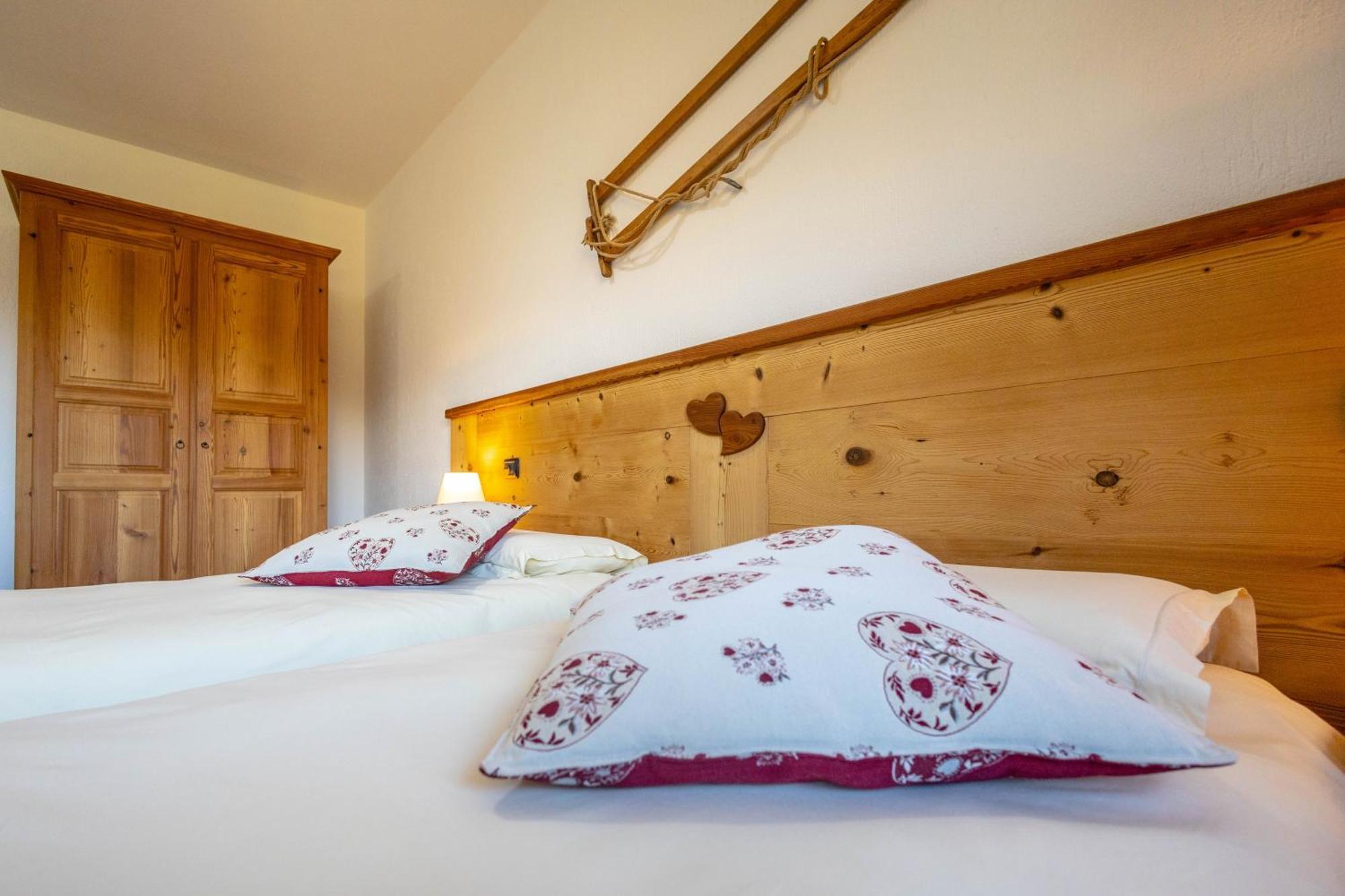Le Coin Des Melezes - Nature & Trek - Camere In Baita Di Montagna บรุสซอน ภายนอก รูปภาพ