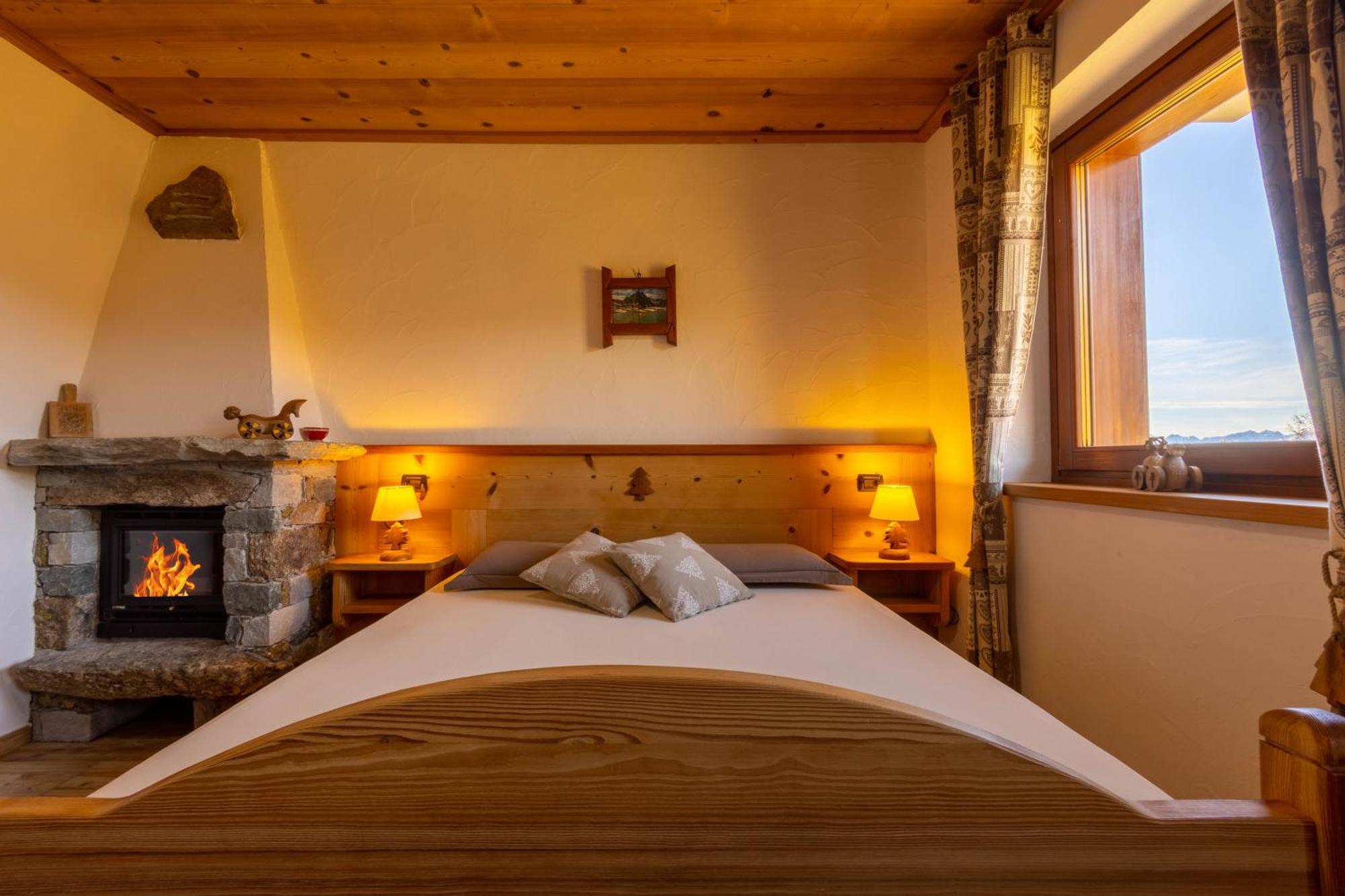 Le Coin Des Melezes - Nature & Trek - Camere In Baita Di Montagna บรุสซอน ภายนอก รูปภาพ