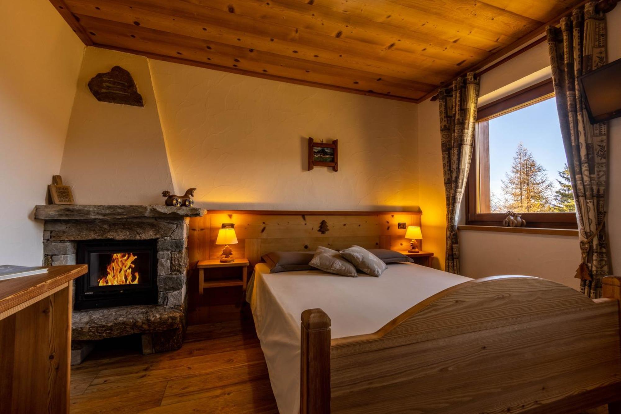 Le Coin Des Melezes - Nature & Trek - Camere In Baita Di Montagna บรุสซอน ภายนอก รูปภาพ