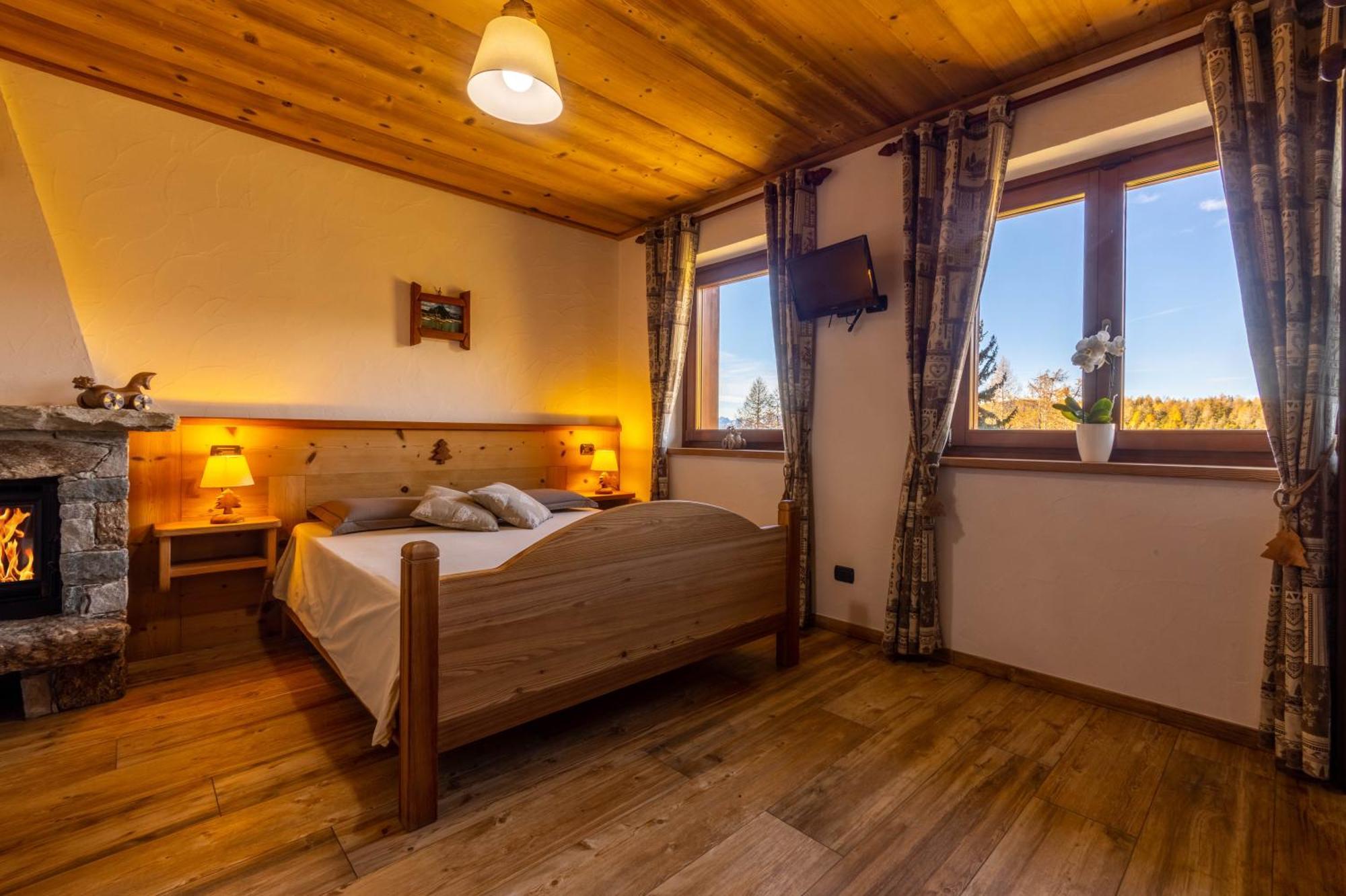 Le Coin Des Melezes - Nature & Trek - Camere In Baita Di Montagna บรุสซอน ภายนอก รูปภาพ