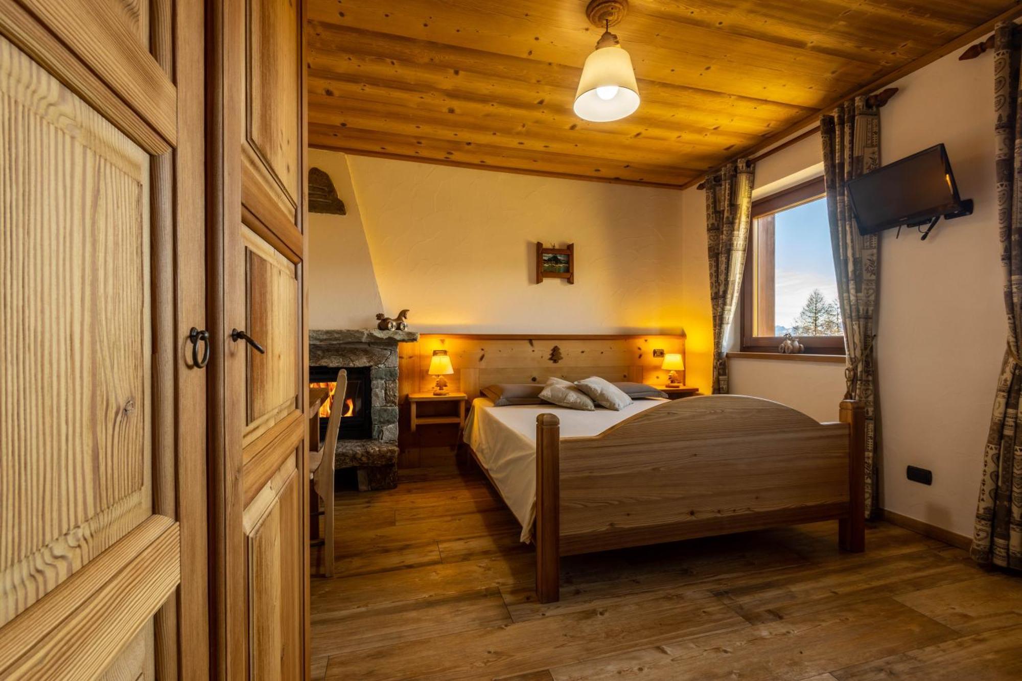 Le Coin Des Melezes - Nature & Trek - Camere In Baita Di Montagna บรุสซอน ภายนอก รูปภาพ