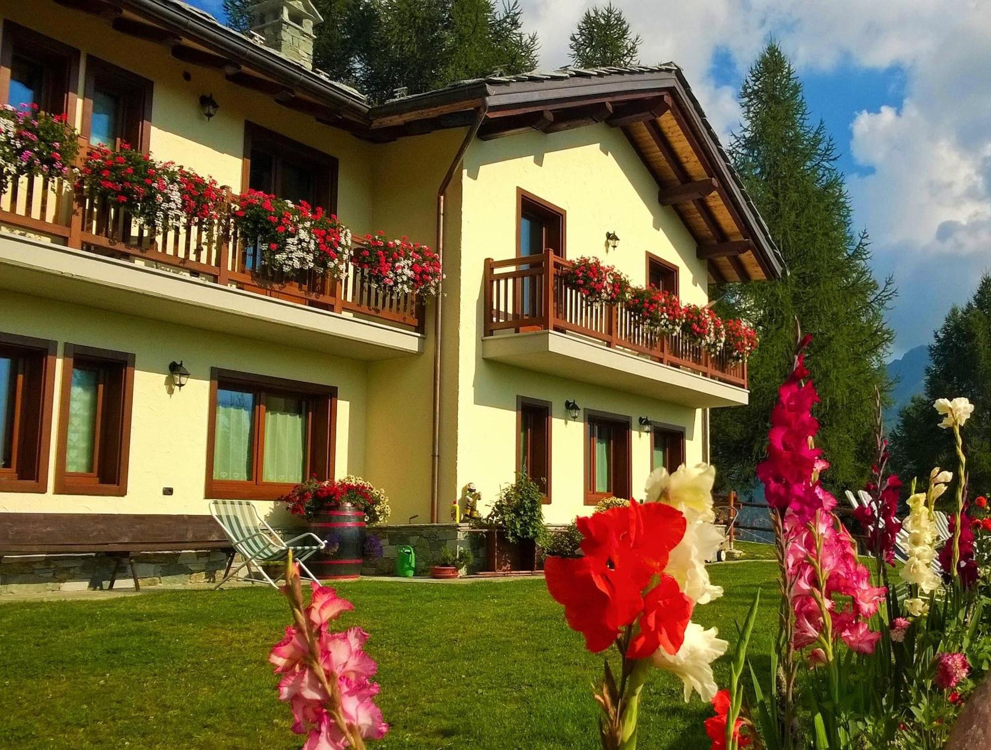 Le Coin Des Melezes - Nature & Trek - Camere In Baita Di Montagna บรุสซอน ภายนอก รูปภาพ